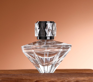 AC034 New Design 70ml Luxury Diamond Parfum Bottle Fragrance Sprayer Unique Perfume Bottle